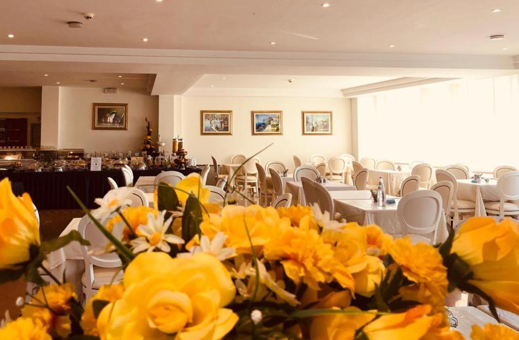 Hotel Capitol San Mauro Mare Экстерьер фото
