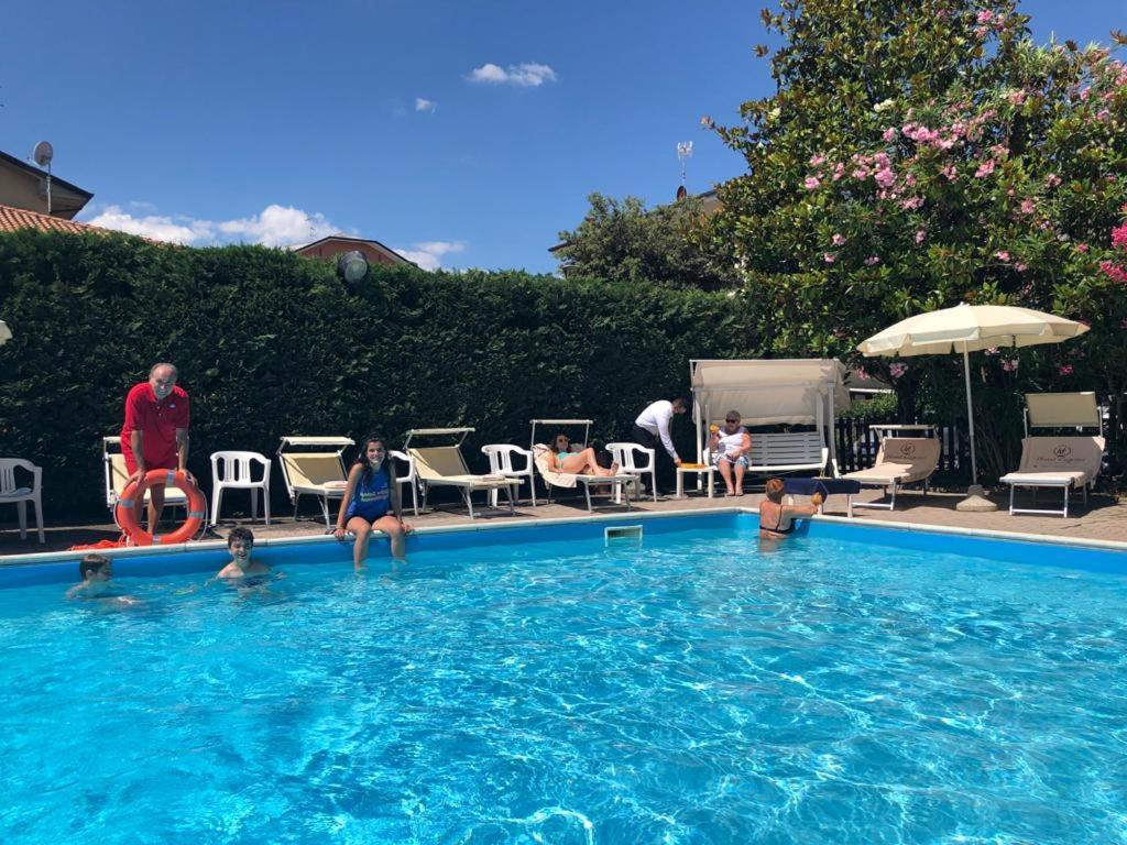 Hotel Capitol San Mauro Mare Экстерьер фото