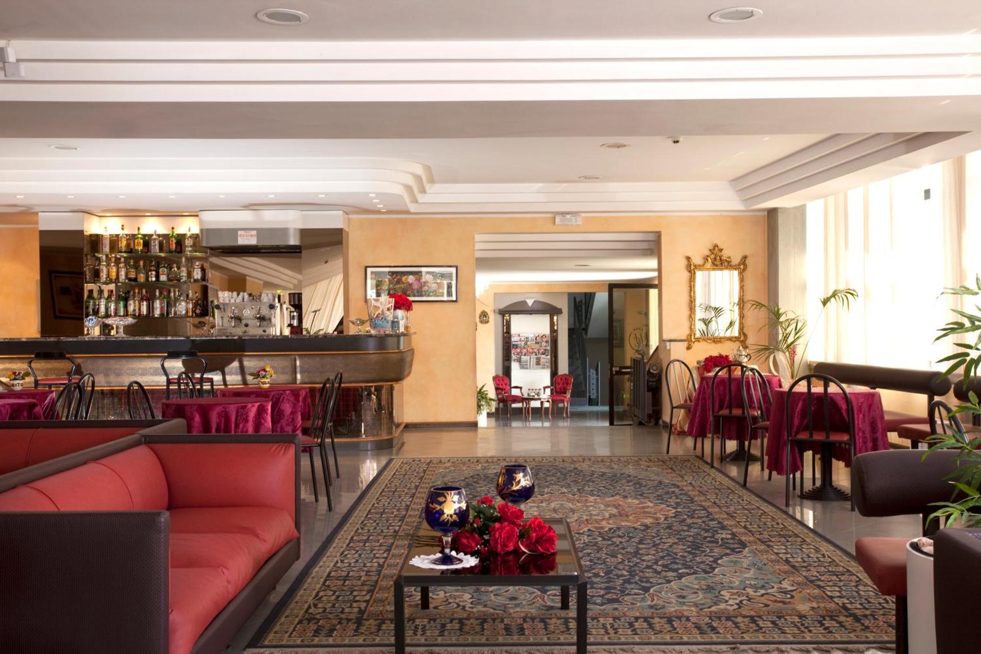 Hotel Capitol San Mauro Mare Экстерьер фото