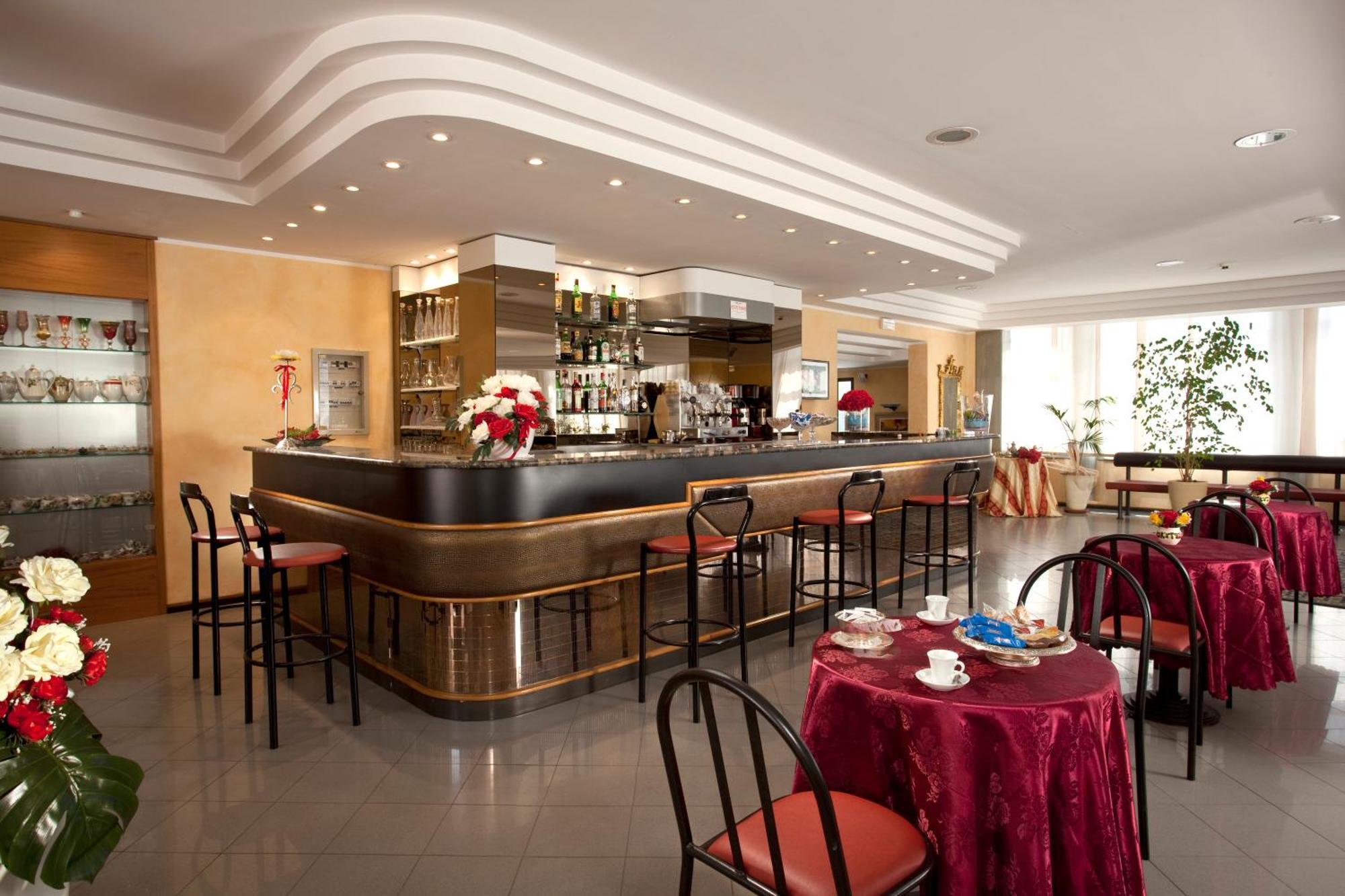 Hotel Capitol San Mauro Mare Экстерьер фото